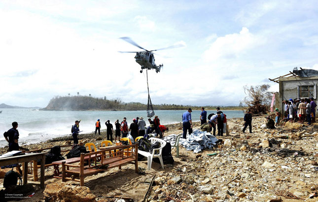 Royal Navy Lynx Helicopter Bringing Aid to the Philippines Royal Navy Lynx Helicopter Bringing Aid to the Philippines