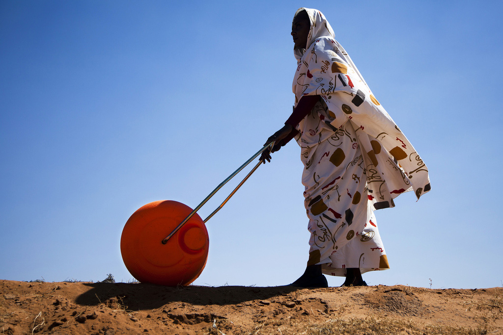 darfur-water-roller