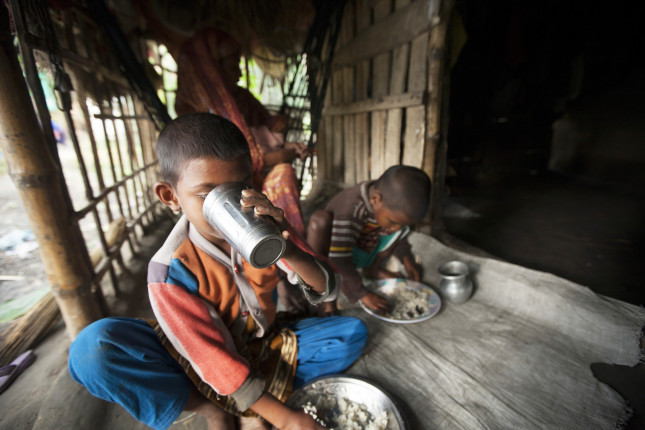 Bangladesh Schoolchildren Eating