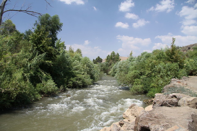 1280px-Jordan_River_in_area_of_Jordan_River_park_in_summer_2011_(2)