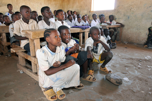 (2011_Education_for_All_Global_Monitoring_Report)_-School_children_in_Kakuma_refugee_camp,_Kenya_1