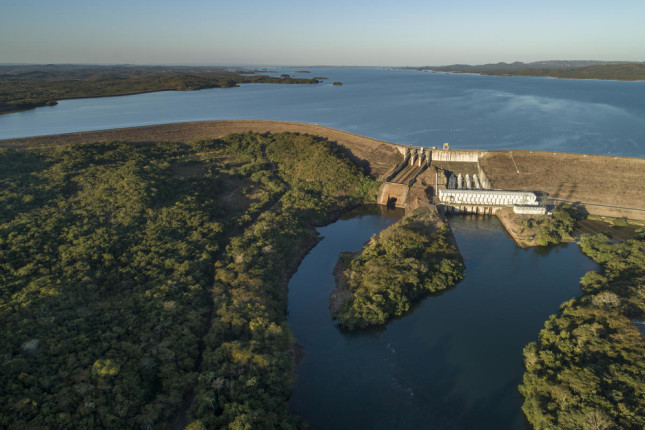 Aerial view of Manso Dam  The Manso Dam is a hydroelectric dam on the Manso River, a tributary of the Cuiabá River, in the state of Mato Grosso, Brazil.