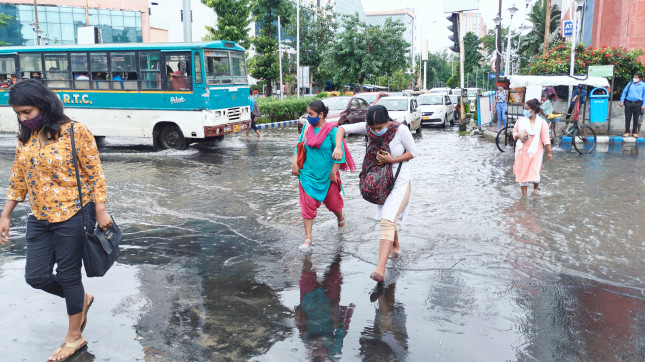 Sector,V,,Kolkata,,07-30-2021:,Movement,Of,Traffic,And,Office,Goers