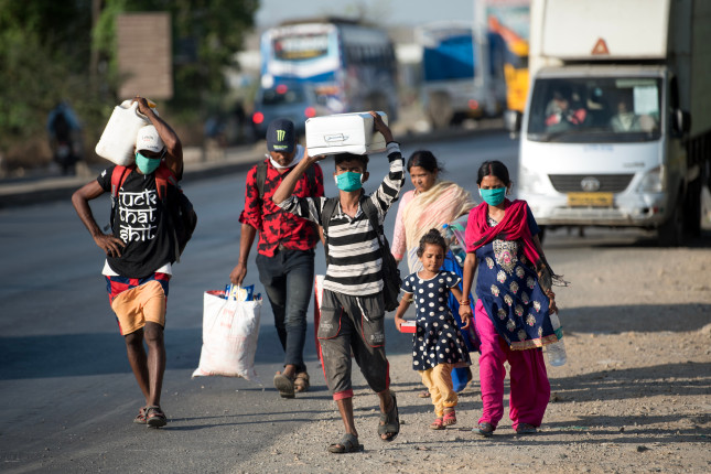 Mumbai/india,-,May,11,,2020:,Migrant,Workers,Walk,On,The