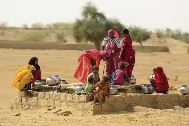 Jaisalmer,india,-,November,9,2014,:,Unidentified,Women,Draw,Water,Form