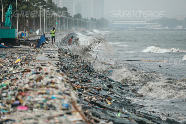 Plastic on Manila Bay