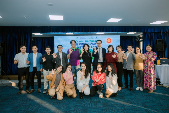 Participants enjoy the zero-waste school festival, December 19, 2021, courtesy of VZWA.