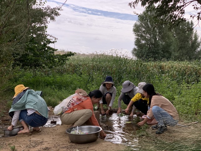Washing-vegetbles-Zhiliangtian-ecofarm_Ma-Yanwei