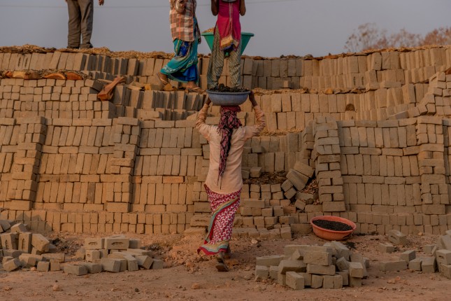 Amravati,,Maharashtra,-,February,03,,2019:,Unidentified,Indian,Workers,Carrying