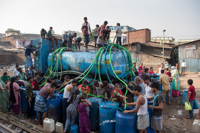 Bhiwandi,-,India,-,May,15,,2016:,People,Climb,A