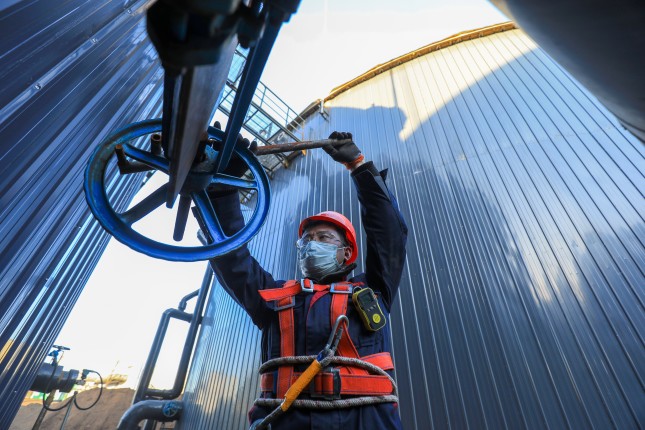 Luannan,County,,China,-,January,10,,2022:,Workers,Are,Adjusting